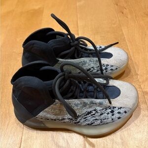 Adidas Yeezy QNTM basketball shoes sneakers youth boy men sz 4